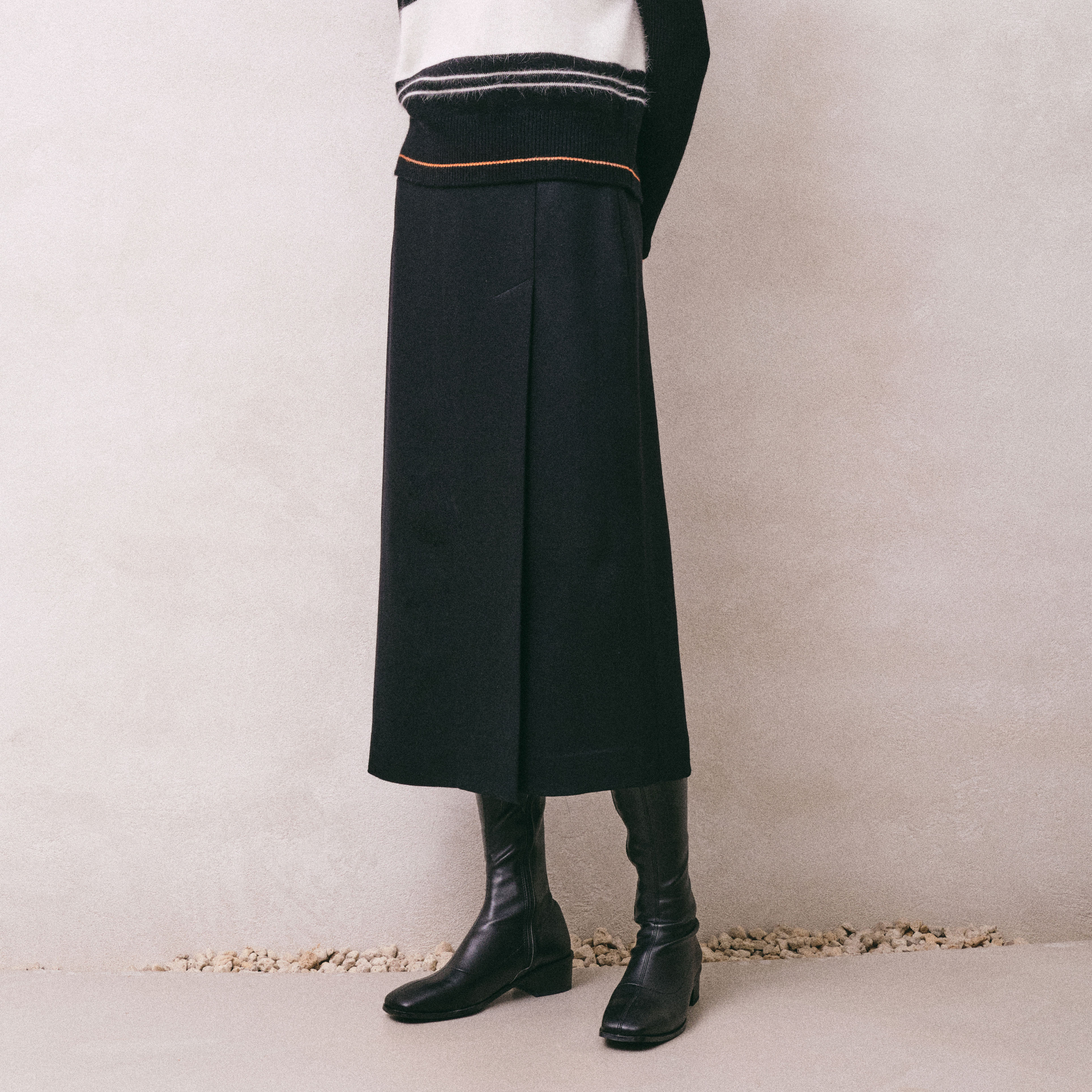 Wool Slit H-Skirt (Black)